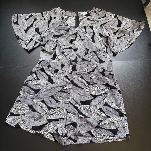 LOFT Fern Wrap Romper Black White Flounce Sleeves‎ womens 12p waisted pockets - Picture 2 of 8